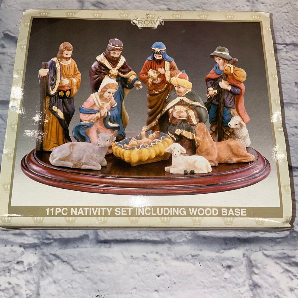 Nativity 11 piece Set Wood Base Christmas Crown Accents Vintage new